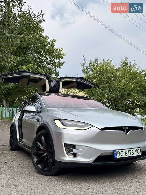 Позашляховик / Кросовер Tesla Model X 2017 в Львові