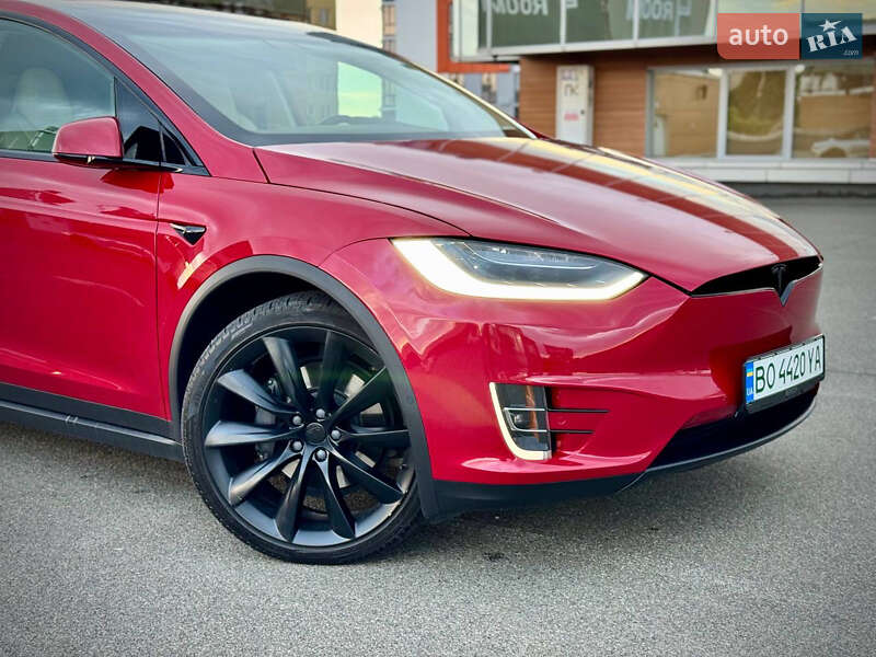 Позашляховик / Кросовер Tesla Model X 2019 в Києві
