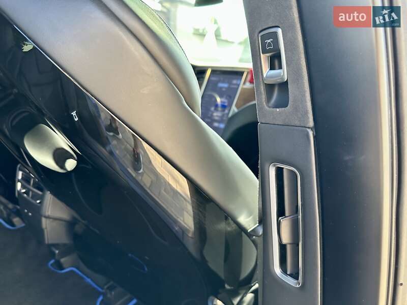 Позашляховик / Кросовер Tesla Model X 2016 в Вінниці фото 39 Позашляховик / Кросовер Tesla Model X 2016 в Вінниці