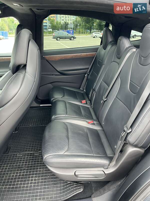 Позашляховик / Кросовер Tesla Model X 2017 в Києві