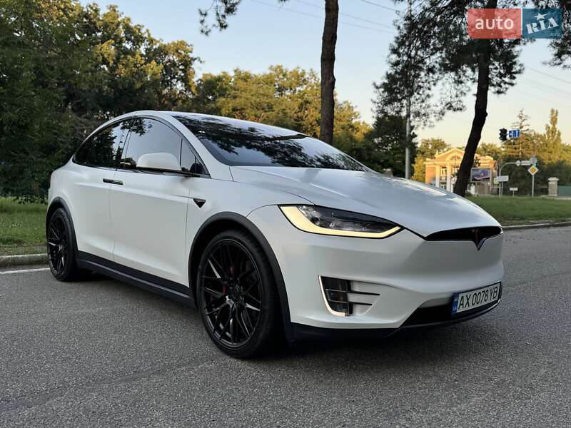 Позашляховик / Кросовер Tesla Model X 2018 в Києві