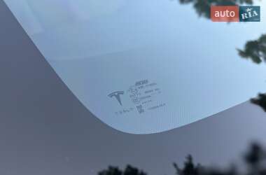 Позашляховик / Кросовер Tesla Model X 2018 в 
