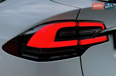 Позашляховик / Кросовер Tesla Model X 2018 в 