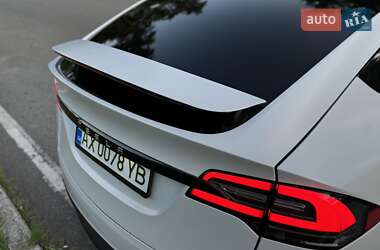 Позашляховик / Кросовер Tesla Model X 2018 в 