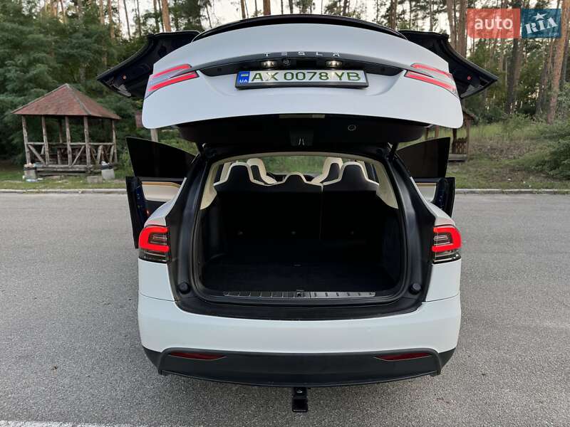 Позашляховик / Кросовер Tesla Model X 2018 в Києві
