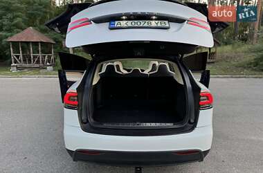 Позашляховик / Кросовер Tesla Model X 2018 в 