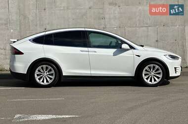 Позашляховик / Кросовер Tesla Model X 2017 в 