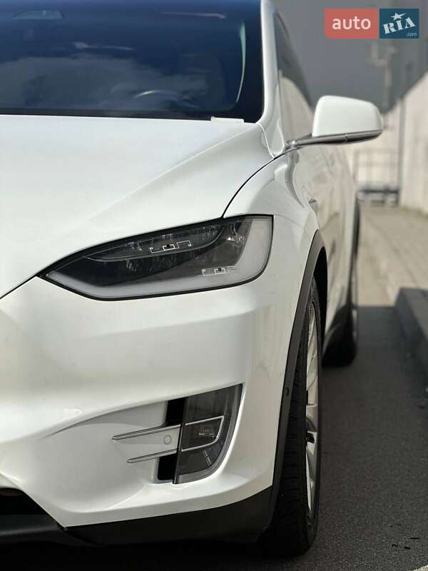 Позашляховик / Кросовер Tesla Model X 2017 в Києві