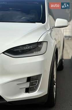 Позашляховик / Кросовер Tesla Model X 2017 в 