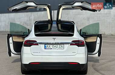 Позашляховик / Кросовер Tesla Model X 2017 в 