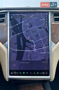 Позашляховик / Кросовер Tesla Model X 2017 в 