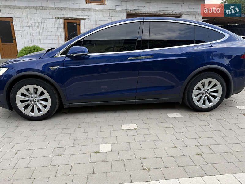 Позашляховик / Кросовер Tesla Model X 2016 в Івано-Франківську