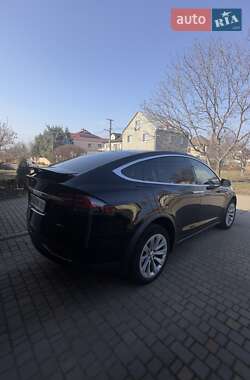 Позашляховик / Кросовер Tesla Model X 2016 в 
