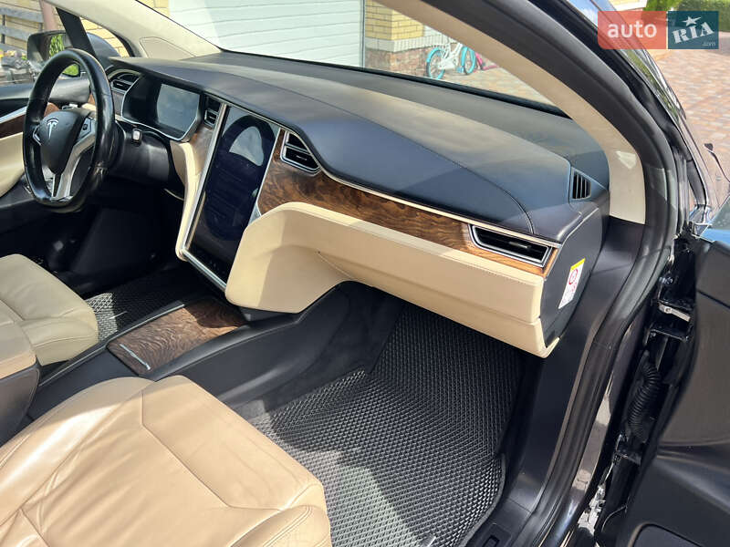 Позашляховик / Кросовер Tesla Model X 2017 в Житомирі