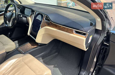 Позашляховик / Кросовер Tesla Model X 2017 в 
