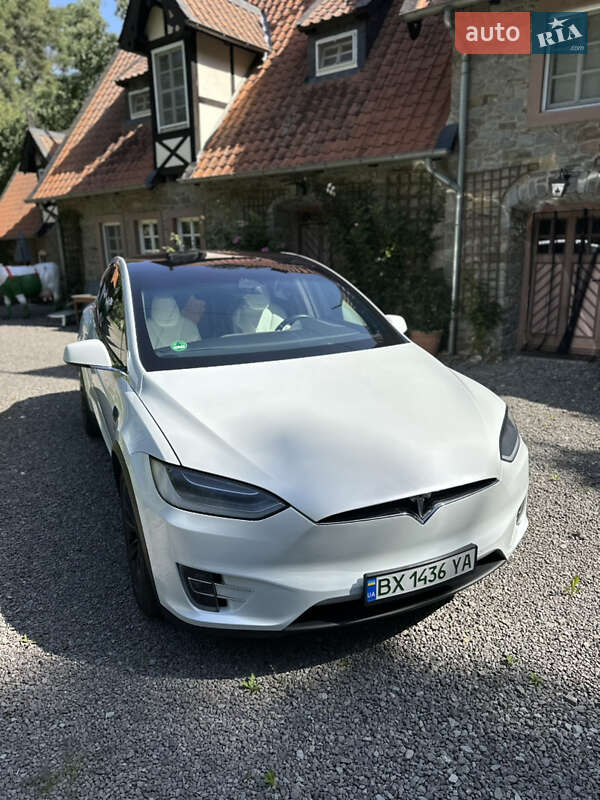 Позашляховик / Кросовер Tesla Model X 2017 в Хмельницькому