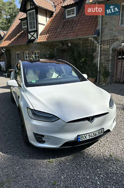Внедорожник / Кроссовер Tesla Model X 2017 в 