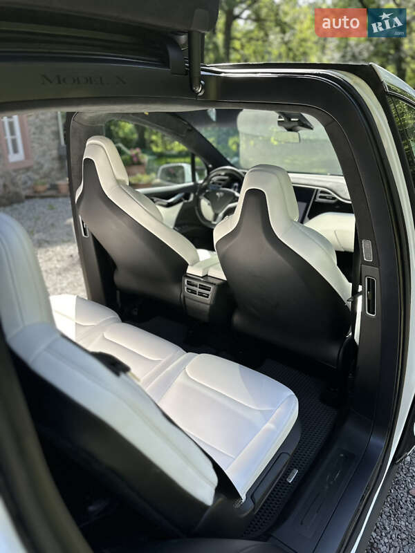 Позашляховик / Кросовер Tesla Model X 2017 в Хмельницькому