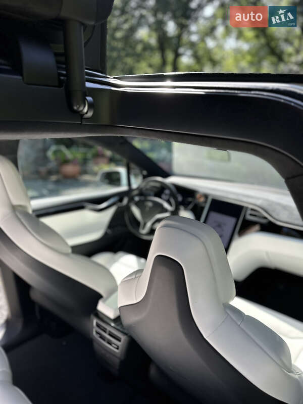 Позашляховик / Кросовер Tesla Model X 2017 в Хмельницькому