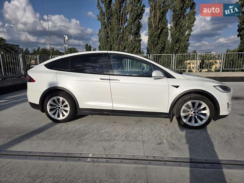 Внедорожник / Кроссовер Tesla Model X 2017 в Киеве