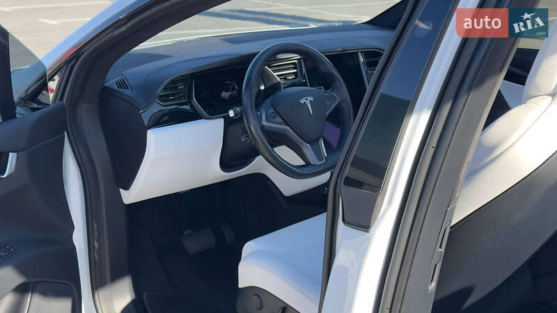 Внедорожник / Кроссовер Tesla Model X 2019 в Киеве