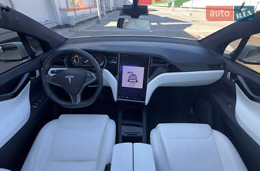 Позашляховик / Кросовер Tesla Model X 2019 в 