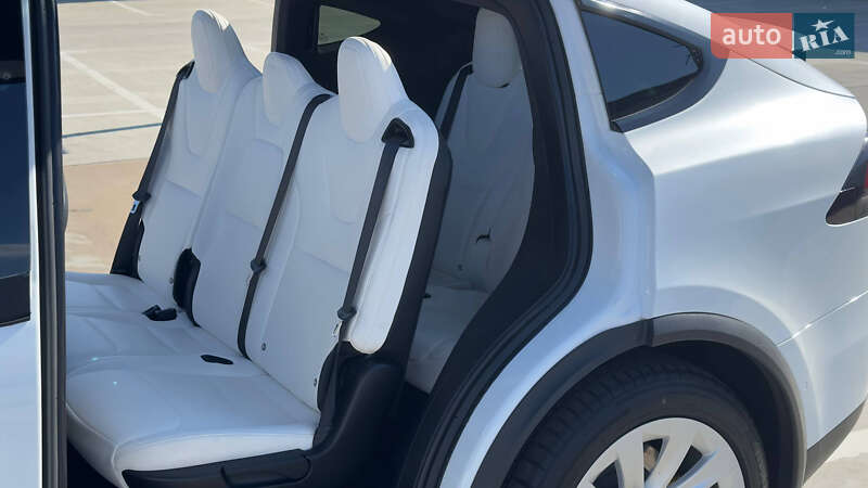 Позашляховик / Кросовер Tesla Model X 2019 в Києві