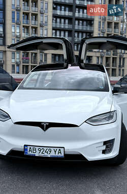 Позашляховик / Кросовер Tesla Model X 2016 в 