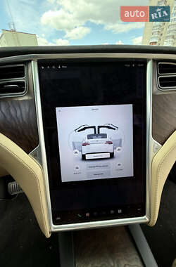 Позашляховик / Кросовер Tesla Model X 2016 в 