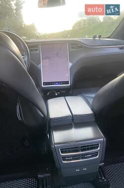 Позашляховик / Кросовер Tesla Model X 2016 в 