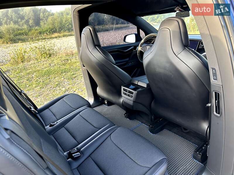 Внедорожник / Кроссовер Tesla Model X 2018 в Калуше