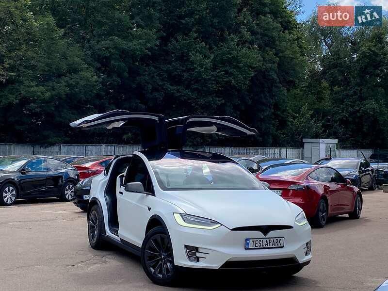 Позашляховик / Кросовер Tesla Model X 2019 в Києві