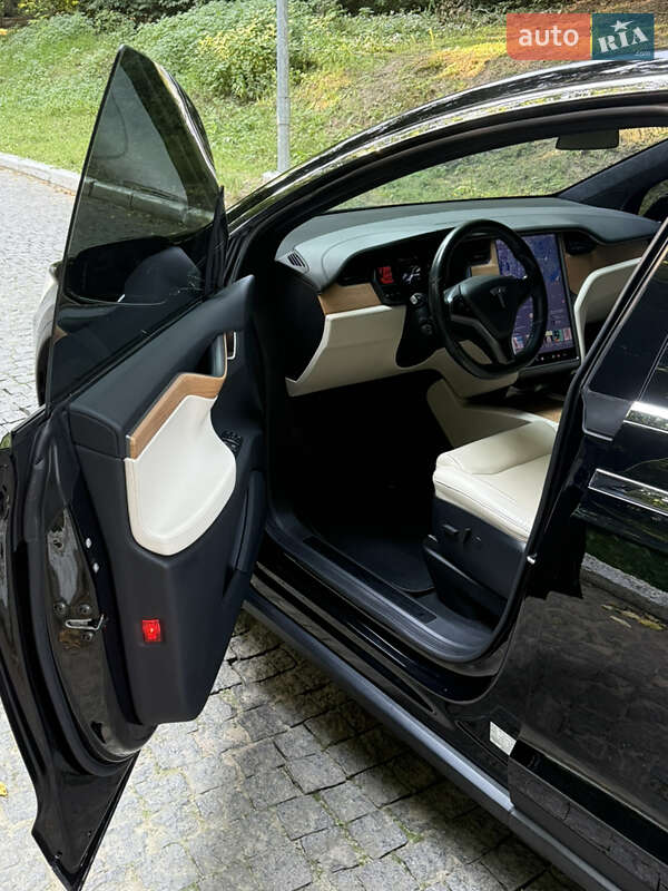 Позашляховик / Кросовер Tesla Model X 2020 в Чернівцях