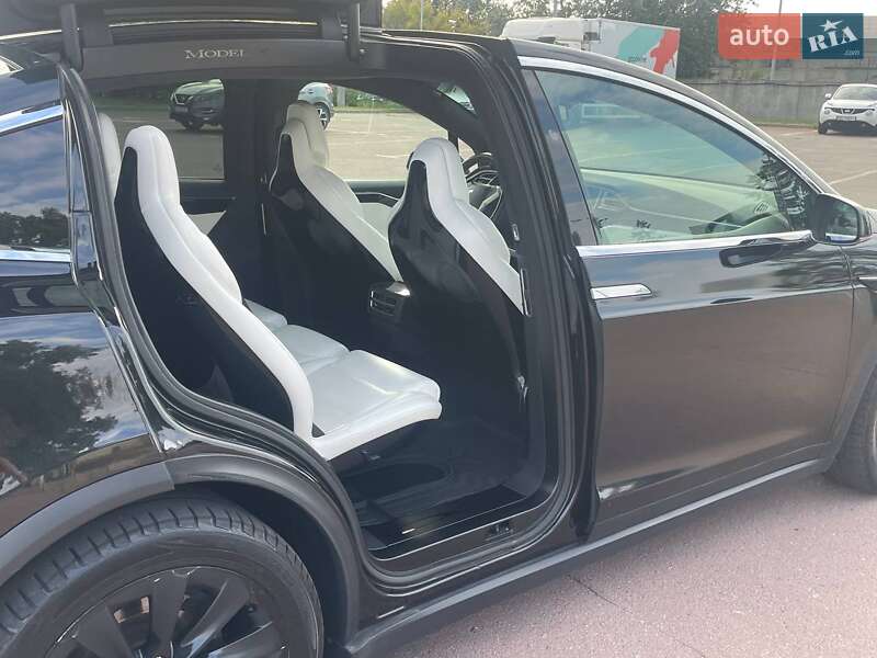 Позашляховик / Кросовер Tesla Model X 2017 в Києві