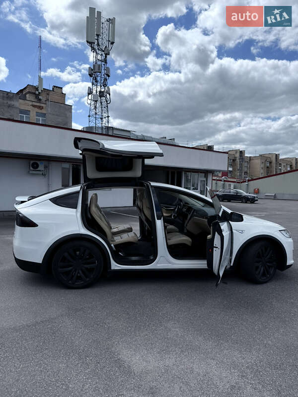Позашляховик / Кросовер Tesla Model X 2016 в Вінниці