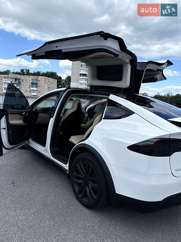Позашляховик / Кросовер Tesla Model X 2016 в Вінниці