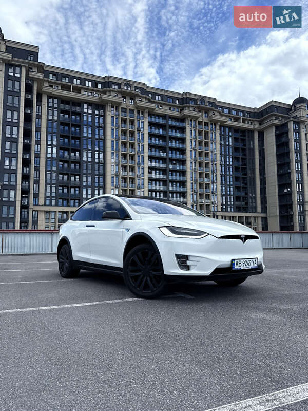 Позашляховик / Кросовер Tesla Model X 2016 в Вінниці