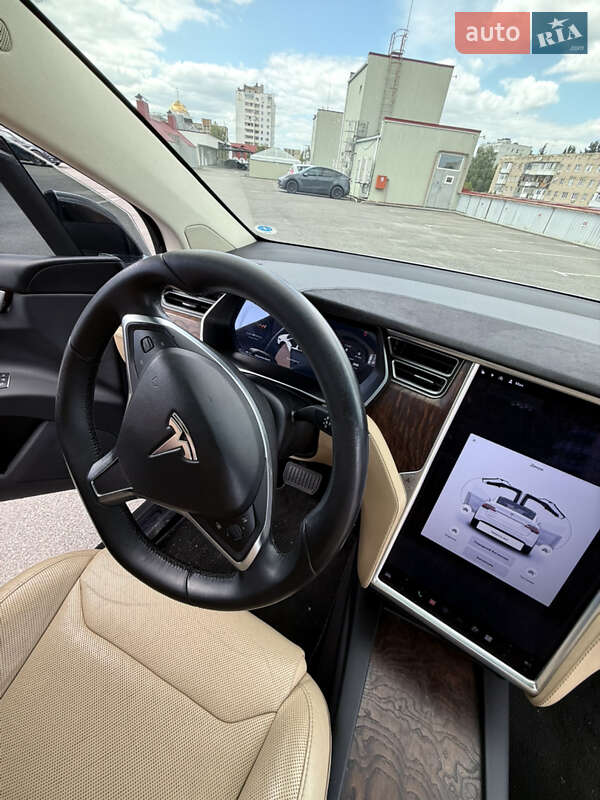 Позашляховик / Кросовер Tesla Model X 2016 в Вінниці