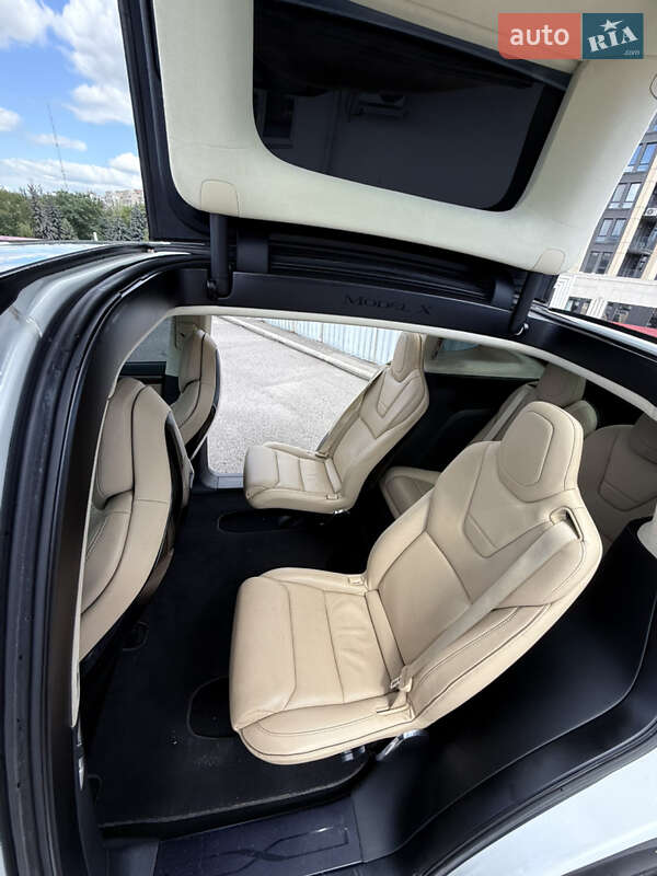 Позашляховик / Кросовер Tesla Model X 2016 в Вінниці