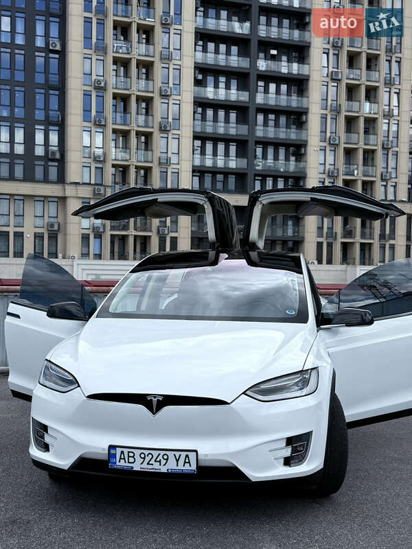 Позашляховик / Кросовер Tesla Model X 2016 в Вінниці