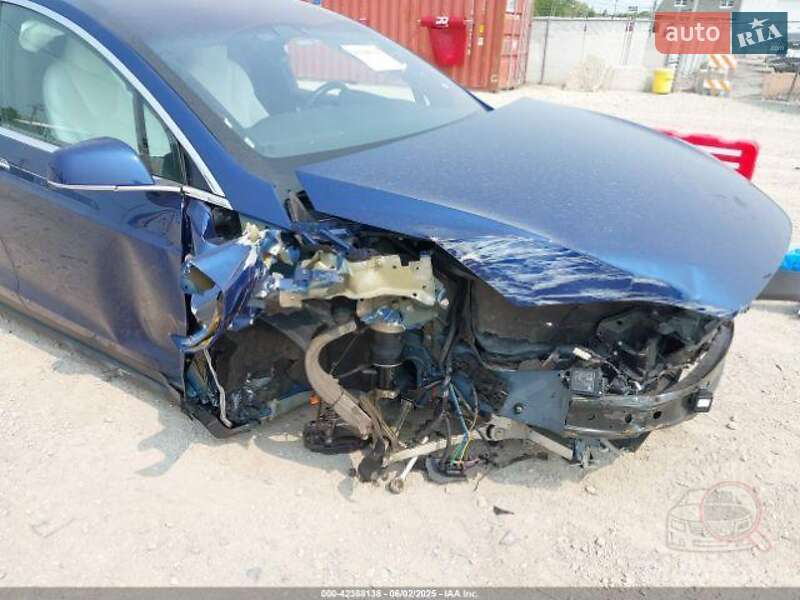 Внедорожник / Кроссовер Tesla Model X 2019 в Киеве