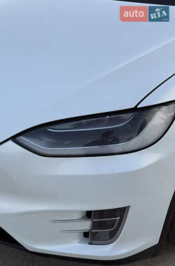 Позашляховик / Кросовер Tesla Model X 2016 в 