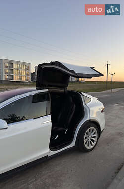 Позашляховик / Кросовер Tesla Model X 2016 в 
