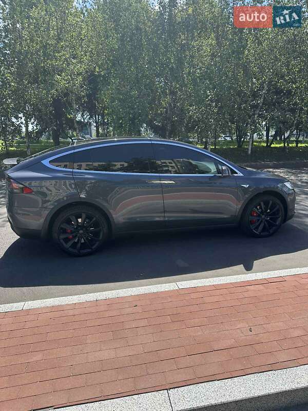 Позашляховик / Кросовер Tesla Model X 2016 в Києві
