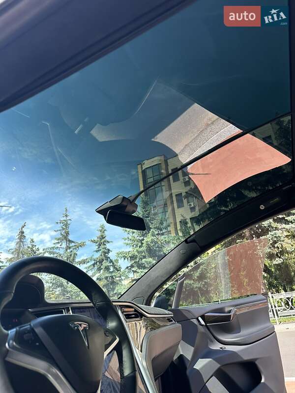 Позашляховик / Кросовер Tesla Model X 2016 в Києві