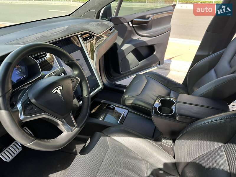 Позашляховик / Кросовер Tesla Model X 2016 в Києві