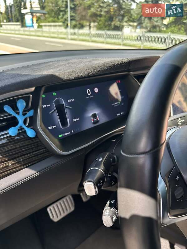 Позашляховик / Кросовер Tesla Model X 2016 в Києві