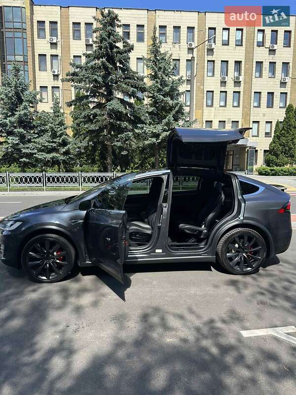 Позашляховик / Кросовер Tesla Model X 2016 в Києві