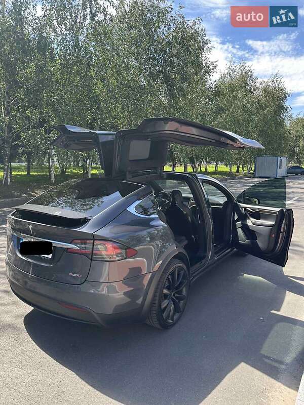 Позашляховик / Кросовер Tesla Model X 2016 в Києві