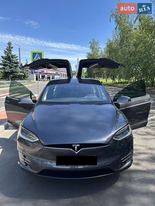 Позашляховик / Кросовер Tesla Model X 2016 в Києві